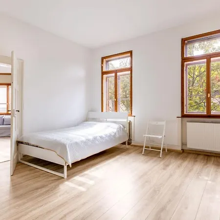 Apartment Historic 4 *
